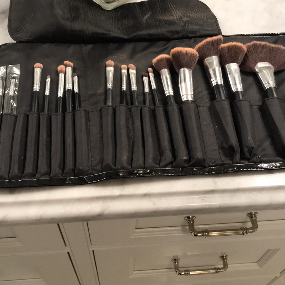 Morphe Makeup Brush Set- 17 brushes